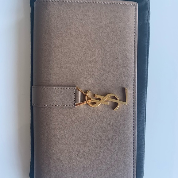 YSL LINE LARGE FLAP WALLET IN GRAINED LEATHER - Picture 2 of 6